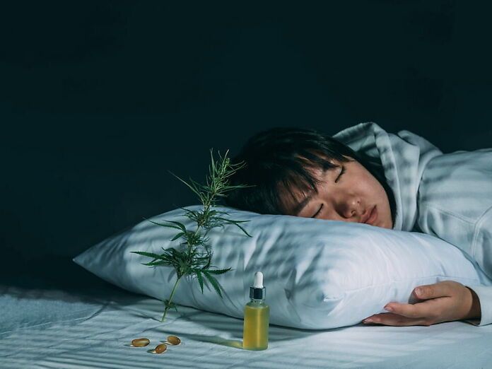 CBN e insonnia: il cannabinoide &quot;minore&quot; che può aiutare a dormire meglio