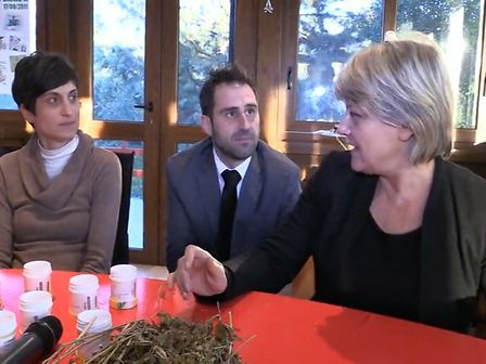 Rita Bernardini ha consegnato ai malati di LapianTiamo il raccolto di cannabis