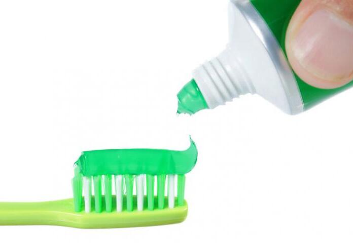 Cannabinoidi e igiene orale: &quot;Meglio dei prodotti in commercio contro i batteri della placca dentale&quot;