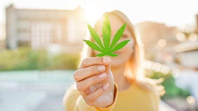 Epilessia e cannabis, &quot;la nuova vita di mia figlia: crisi diminuite del 70% ed EEG migliorato&quot;
