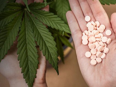 Posso sostituire i farmaci oppiacei con la cannabis?