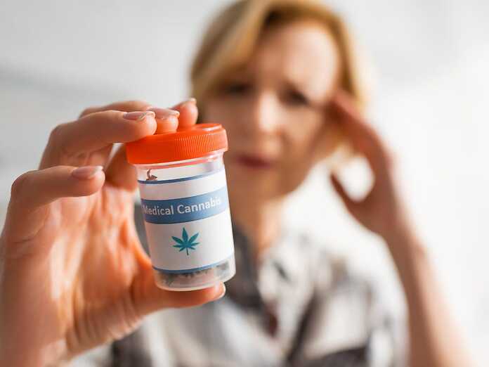 Emicrania: la cannabis può essere un trattamento efficace?